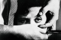 Escena de la sección del ojo, basada en el sueño de Buñuel