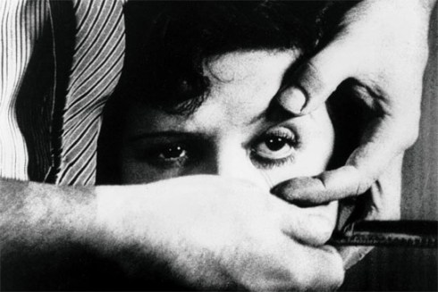 Escena de la sección del ojo, basada en el sueño de Buñuel